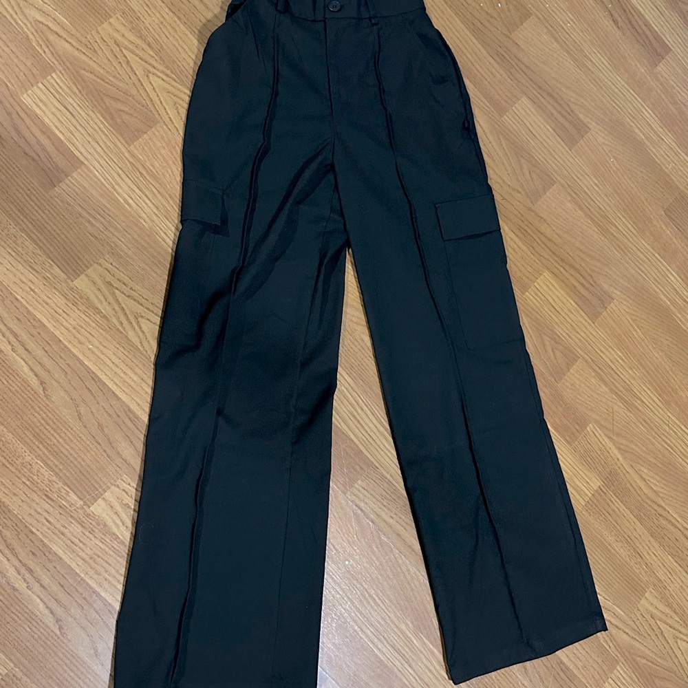 Sz Small Forever 21 Black Cargo pants with elastic waistband BNWT